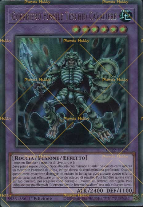 Autentico Cavaliere Crociato Medievale Vestito Con Casco, Chainmail E Spada Foto Stock - Foto 4